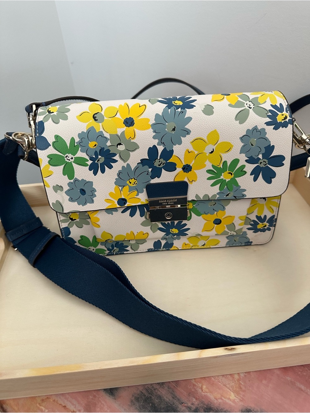 kate spade White Floral Leather Crossbody with Navy Strap NWOT
